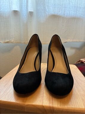 Vince Camuto Black Suede Round-Toe Pumps